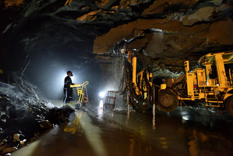 Yuan Yongjie - Underground-stope-trolley-operation